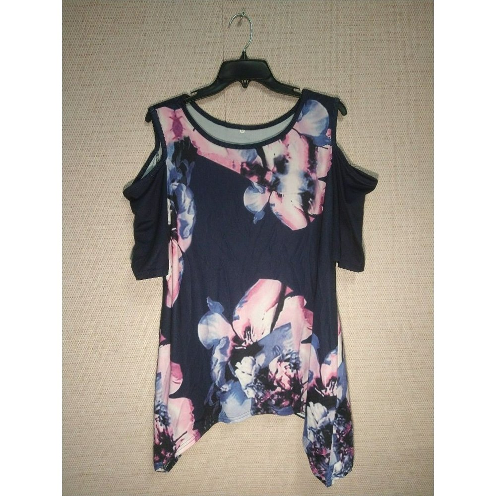 Navy purple floral-cold shoulder blouse Size 2X with shark bite bottom